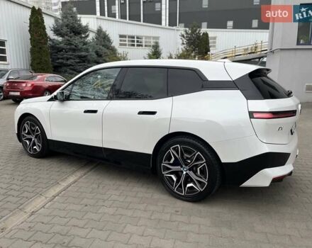 Белый БМВ iX, объемом двигателя 0 л и пробегом 40 тыс. км за 48500 $, фото 9 на Automoto.ua
