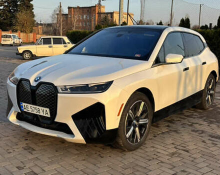 Белый БМВ iX, объемом двигателя 0 л и пробегом 57 тыс. км за 56700 $, фото 8 на Automoto.ua