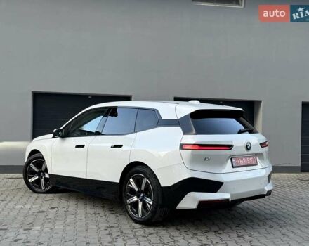 Белый БМВ iX, объемом двигателя 0 л и пробегом 69 тыс. км за 58300 $, фото 10 на Automoto.ua