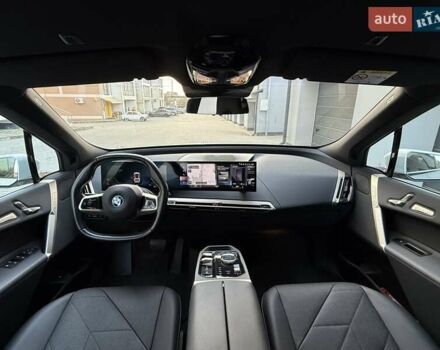 Белый БМВ iX, объемом двигателя 0 л и пробегом 69 тыс. км за 58300 $, фото 4 на Automoto.ua