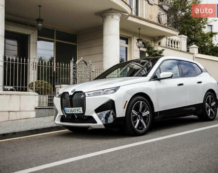 Белый БМВ iX, объемом двигателя 0 л и пробегом 22 тыс. км за 69400 $, фото 53 на Automoto.ua