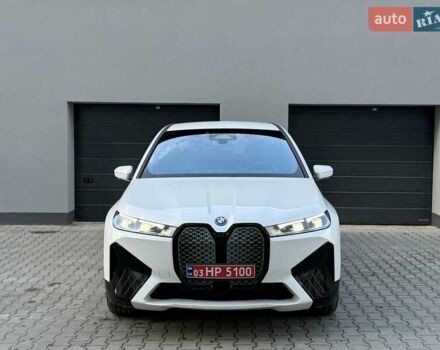 Белый БМВ iX, объемом двигателя 0 л и пробегом 69 тыс. км за 58300 $, фото 1 на Automoto.ua
