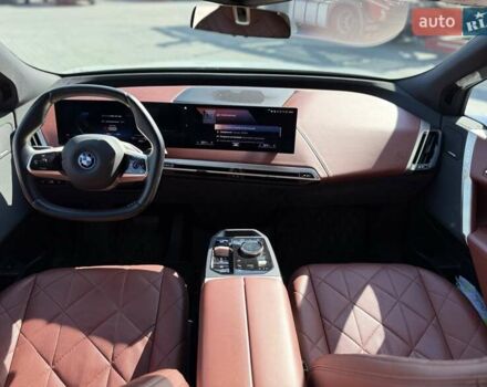Белый БМВ iX, объемом двигателя 0 л и пробегом 89 тыс. км за 65900 $, фото 6 на Automoto.ua