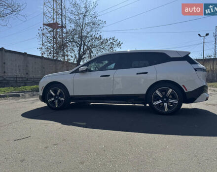 Белый БМВ iX, объемом двигателя 0 л и пробегом 35 тыс. км за 56500 $, фото 8 на Automoto.ua