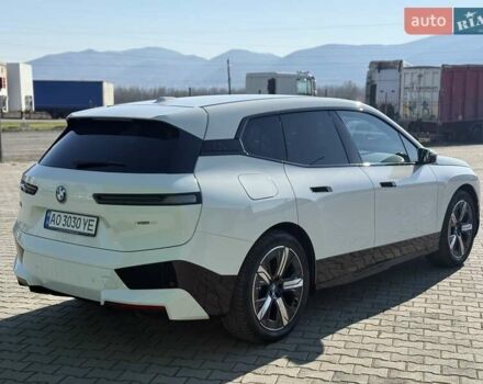 Белый БМВ iX, объемом двигателя 0 л и пробегом 42 тыс. км за 47300 $, фото 2 на Automoto.ua