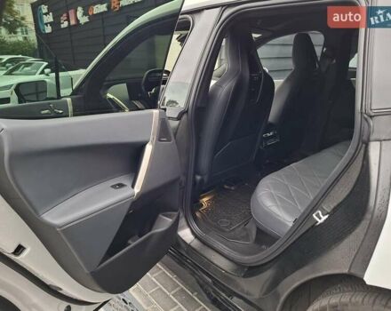 Белый БМВ iX, объемом двигателя 0 л и пробегом 8 тыс. км за 63900 $, фото 16 на Automoto.ua