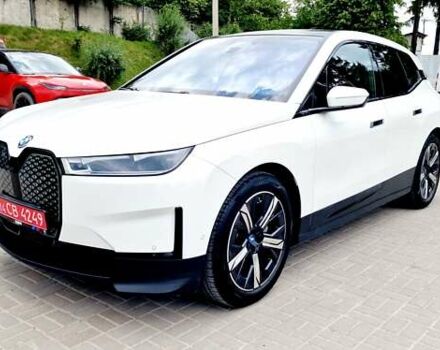Белый БМВ iX, объемом двигателя 0 л и пробегом 55 тыс. км за 61500 $, фото 45 на Automoto.ua