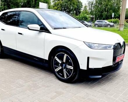 Белый БМВ iX, объемом двигателя 0 л и пробегом 55 тыс. км за 59999 $, фото 12 на Automoto.ua