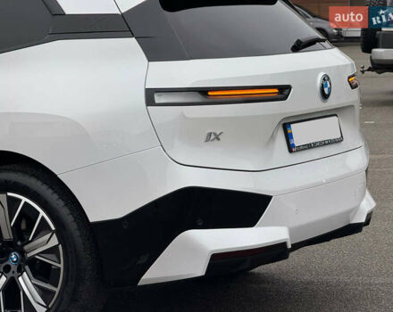 Білий БМВ iX, об'ємом двигуна 0 л та пробігом 32 тис. км за 48700 $, фото 6 на Automoto.ua