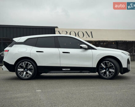 Белый БМВ iX, объемом двигателя 0 л и пробегом 32 тыс. км за 48900 $, фото 5 на Automoto.ua