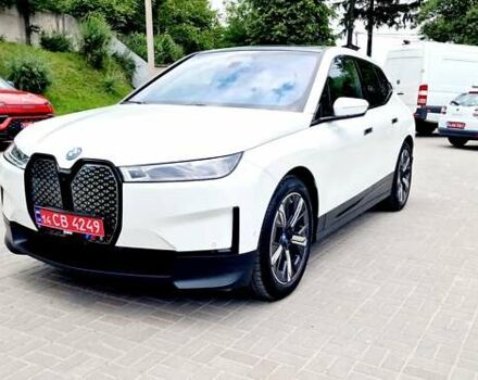 Белый БМВ iX, объемом двигателя 0 л и пробегом 55 тыс. км за 61500 $, фото 3 на Automoto.ua