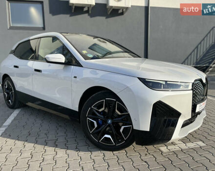 Белый БМВ iX, объемом двигателя 0 л и пробегом 19 тыс. км за 80000 $, фото 4 на Automoto.ua