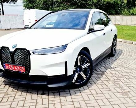 Белый БМВ iX, объемом двигателя 0 л и пробегом 55 тыс. км за 61500 $, фото 111 на Automoto.ua