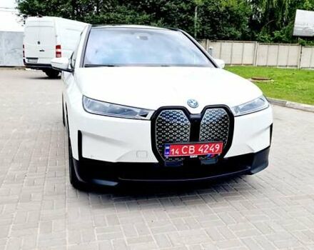 Белый БМВ iX, объемом двигателя 0 л и пробегом 55 тыс. км за 61500 $, фото 8 на Automoto.ua