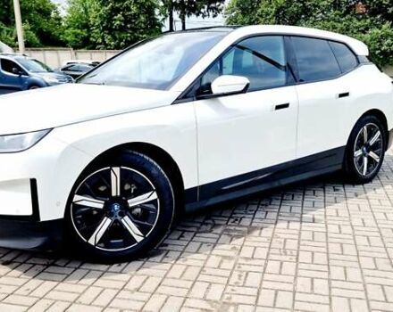 Белый БМВ iX, объемом двигателя 0 л и пробегом 55 тыс. км за 59999 $, фото 108 на Automoto.ua