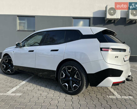 Белый БМВ iX, объемом двигателя 0 л и пробегом 19 тыс. км за 80000 $, фото 10 на Automoto.ua