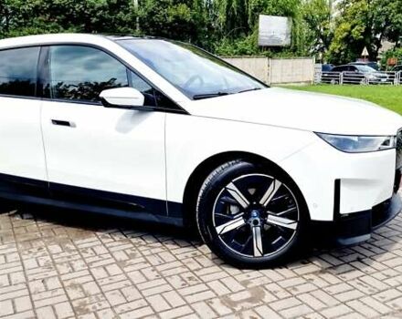 Белый БМВ iX, объемом двигателя 0 л и пробегом 55 тыс. км за 59999 $, фото 119 на Automoto.ua