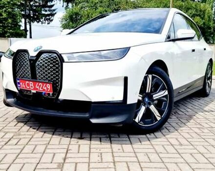 Белый БМВ iX, объемом двигателя 0 л и пробегом 55 тыс. км за 61500 $, фото 106 на Automoto.ua