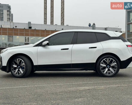 Белый БМВ iX, объемом двигателя 0 л и пробегом 32 тыс. км за 48900 $, фото 14 на Automoto.ua