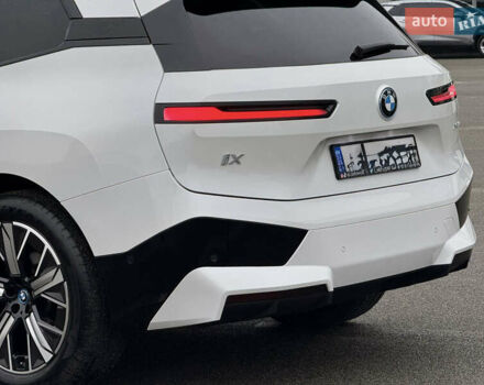 Білий БМВ iX, об'ємом двигуна 0 л та пробігом 32 тис. км за 48700 $, фото 7 на Automoto.ua
