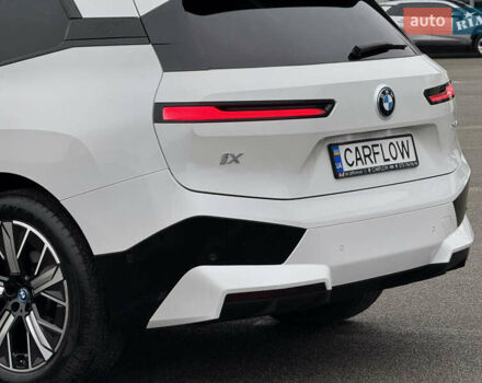 Белый БМВ iX, объемом двигателя 0 л и пробегом 32 тыс. км за 48900 $, фото 47 на Automoto.ua