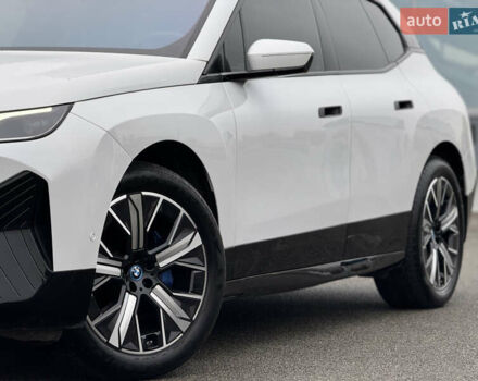 Белый БМВ iX, объемом двигателя 0 л и пробегом 32 тыс. км за 48900 $, фото 16 на Automoto.ua
