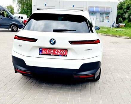 Белый БМВ iX, объемом двигателя 0 л и пробегом 55 тыс. км за 61500 $, фото 28 на Automoto.ua