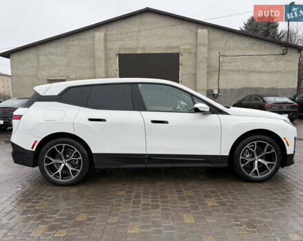 Белый БМВ iX, объемом двигателя 0 л и пробегом 5 тыс. км за 63000 $, фото 4 на Automoto.ua