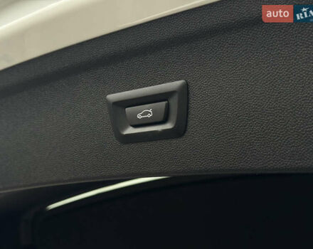 Белый БМВ iX, объемом двигателя 0 л и пробегом 32 тыс. км за 48900 $, фото 45 на Automoto.ua