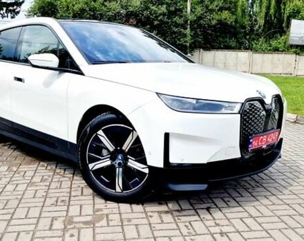 Белый БМВ iX, объемом двигателя 0 л и пробегом 55 тыс. км за 61500 $, фото 117 на Automoto.ua