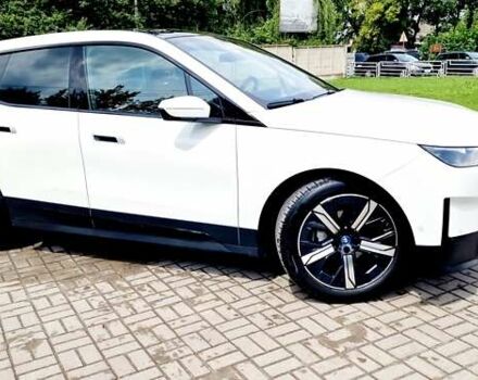 Белый БМВ iX, объемом двигателя 0 л и пробегом 55 тыс. км за 59999 $, фото 120 на Automoto.ua