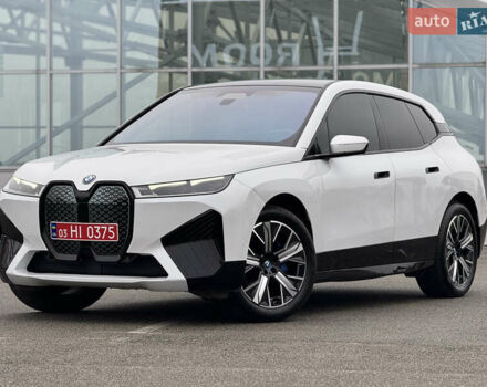 Белый БМВ iX, объемом двигателя 0 л и пробегом 32 тыс. км за 48900 $, фото 17 на Automoto.ua