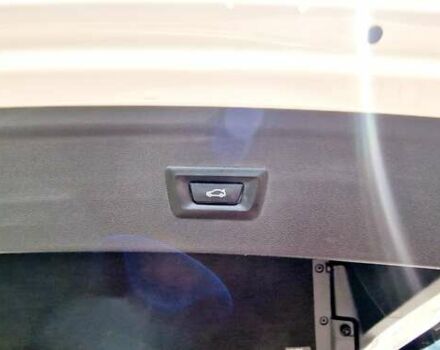 Белый БМВ iX, объемом двигателя 0 л и пробегом 55 тыс. км за 59999 $, фото 67 на Automoto.ua