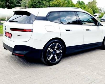 Белый БМВ iX, объемом двигателя 0 л и пробегом 55 тыс. км за 59999 $, фото 23 на Automoto.ua
