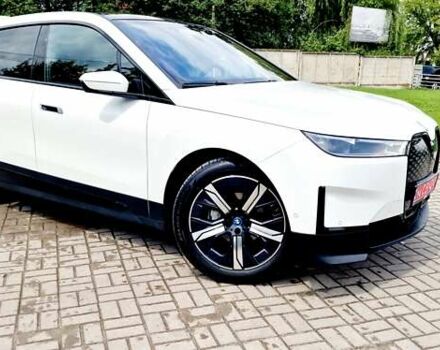 Белый БМВ iX, объемом двигателя 0 л и пробегом 55 тыс. км за 59999 $, фото 118 на Automoto.ua