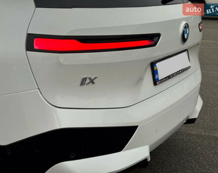 Білий БМВ iX, об'ємом двигуна 0 л та пробігом 32 тис. км за 48700 $, фото 5 на Automoto.ua