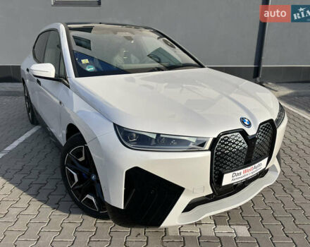 Белый БМВ iX, объемом двигателя 0 л и пробегом 19 тыс. км за 80000 $, фото 14 на Automoto.ua