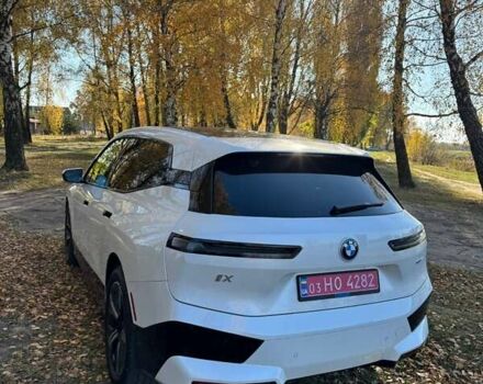 Белый БМВ iX, объемом двигателя 0 л и пробегом 22 тыс. км за 50100 $, фото 4 на Automoto.ua