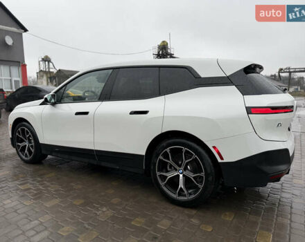 Белый БМВ iX, объемом двигателя 0 л и пробегом 5 тыс. км за 63000 $, фото 9 на Automoto.ua