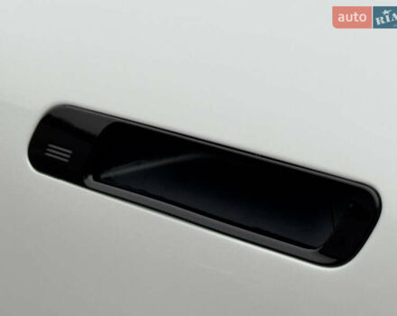 Белый БМВ iX, объемом двигателя 0 л и пробегом 32 тыс. км за 48900 $, фото 21 на Automoto.ua