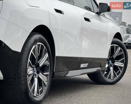 Белый БМВ iX, объемом двигателя 0 л и пробегом 32 тыс. км за 48900 $, фото 8 на Automoto.ua