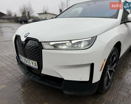 Белый БМВ iX, объемом двигателя 0 л и пробегом 5 тыс. км за 63000 $, фото 12 на Automoto.ua
