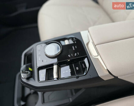 Белый БМВ iX, объемом двигателя 0 л и пробегом 5 тыс. км за 63000 $, фото 20 на Automoto.ua