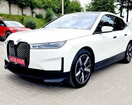 Белый БМВ iX, объемом двигателя 0 л и пробегом 55 тыс. км за 61500 $, фото 46 на Automoto.ua