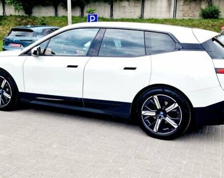 Белый БМВ iX, объемом двигателя 0 л и пробегом 55 тыс. км за 61500 $, фото 36 на Automoto.ua