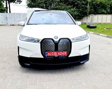 Белый БМВ iX, объемом двигателя 0 л и пробегом 55 тыс. км за 61500 $, фото 7 на Automoto.ua