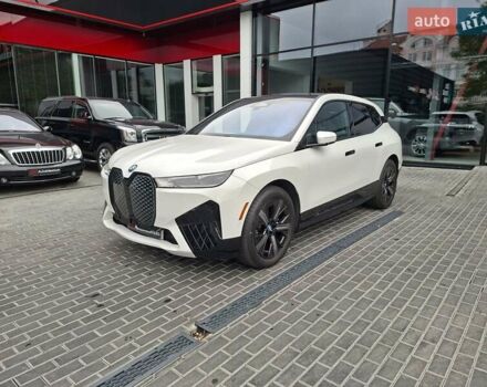 Белый БМВ iX, объемом двигателя 0 л и пробегом 8 тыс. км за 63900 $, фото 7 на Automoto.ua