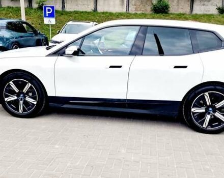 Белый БМВ iX, объемом двигателя 0 л и пробегом 55 тыс. км за 61500 $, фото 38 на Automoto.ua