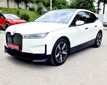 Белый БМВ iX, объемом двигателя 0 л и пробегом 55 тыс. км за 61500 $, фото 2 на Automoto.ua