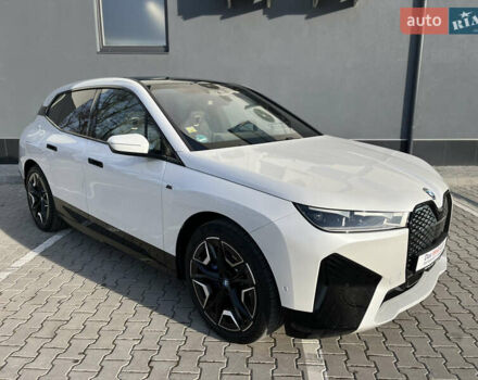 Белый БМВ iX, объемом двигателя 0 л и пробегом 19 тыс. км за 80000 $, фото 15 на Automoto.ua